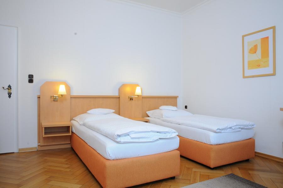 Hotel Hubertus Ганновер Экстерьер фото